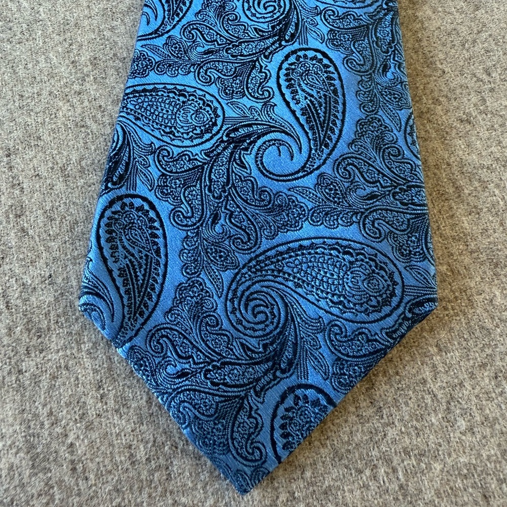 Charvet Place Vendôme Tie, Silk, New With Tags, Never Worn, Perfect Condition